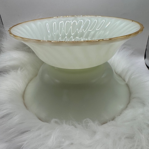 2 Vintage Fire King Anchor Hocking 8 1/2" Serving Bowls Green Milk Glass - Picture 7 of 10